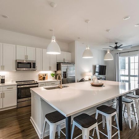 Brand New 4 Bedroom 4Bath Townhome With Amazing Rooftop! แนชวิลล์ ภายนอก รูปภาพ